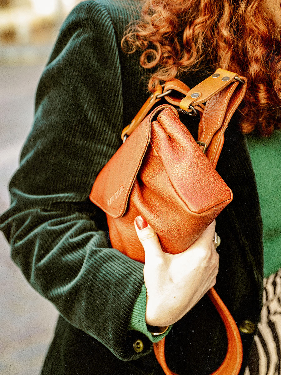 paulmarius-leather-shoulder-bag-brown-front-view-picture-suzon-m-light-brown-paul-marius-3760125346625