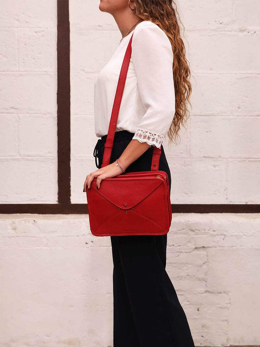 shoulder-bag-for-woman-red-front-view-picture-legraphique-carmine-red-paul-marius-3760125335391