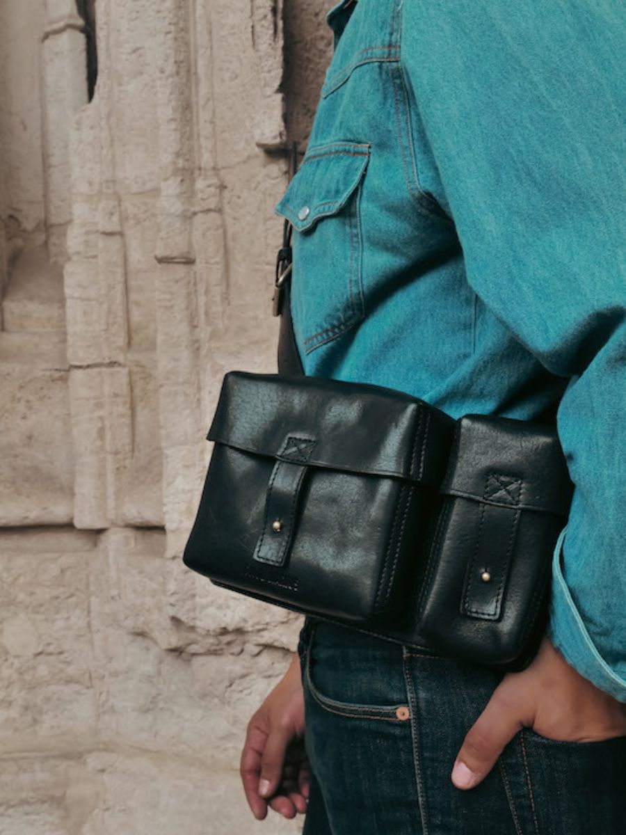leather-shoulder-bag-for-woman-multicoloured-black-interior-view-picture-lacartouchiere-oily-black-paul-marius-3760125355542