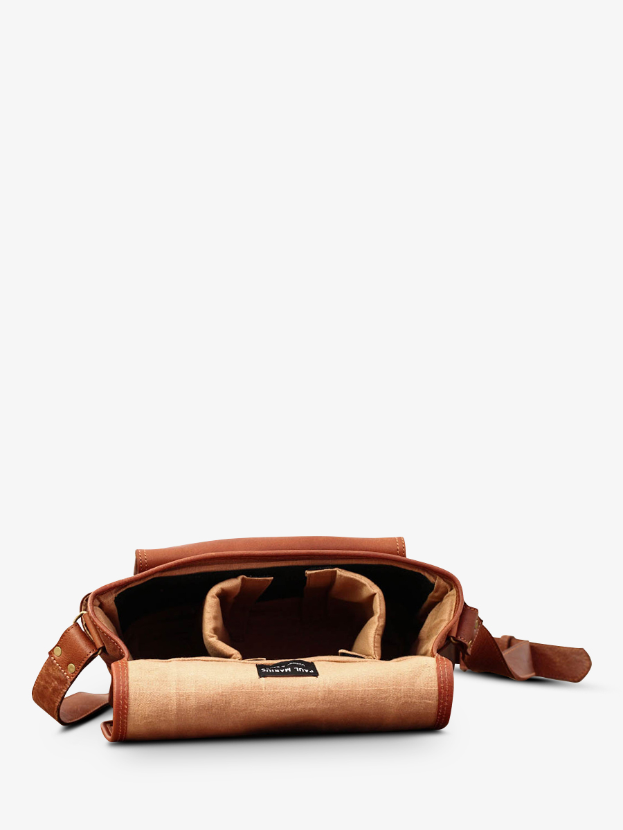 leather-camera-bag-brown-interior-view-picture-lepetitreporter-light-brown-paul-marius-3760125330761