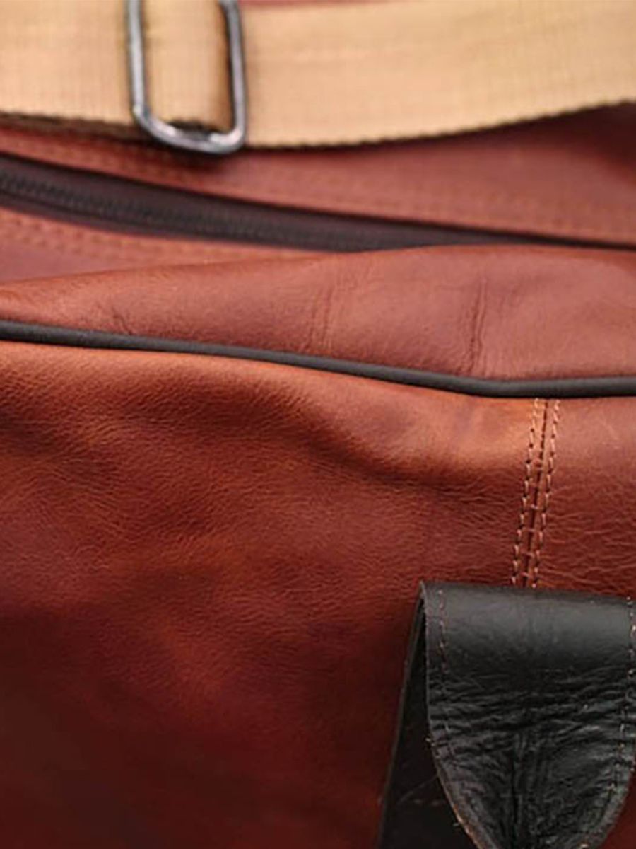 leather-travel-bag-brown-matter-texture-lelong-courrier-light-brown-paul-marius-3770003007739