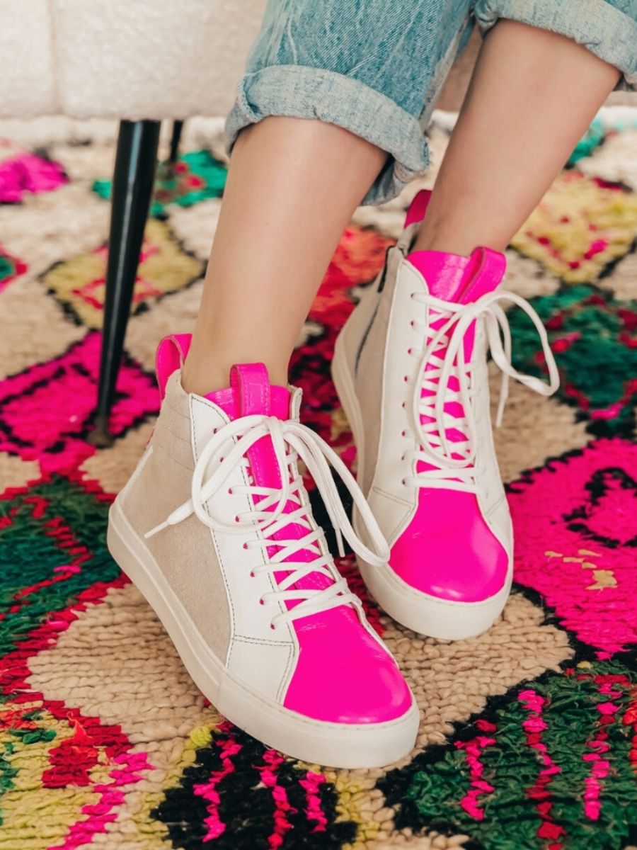 Share 260+ neon pink sneakers womens