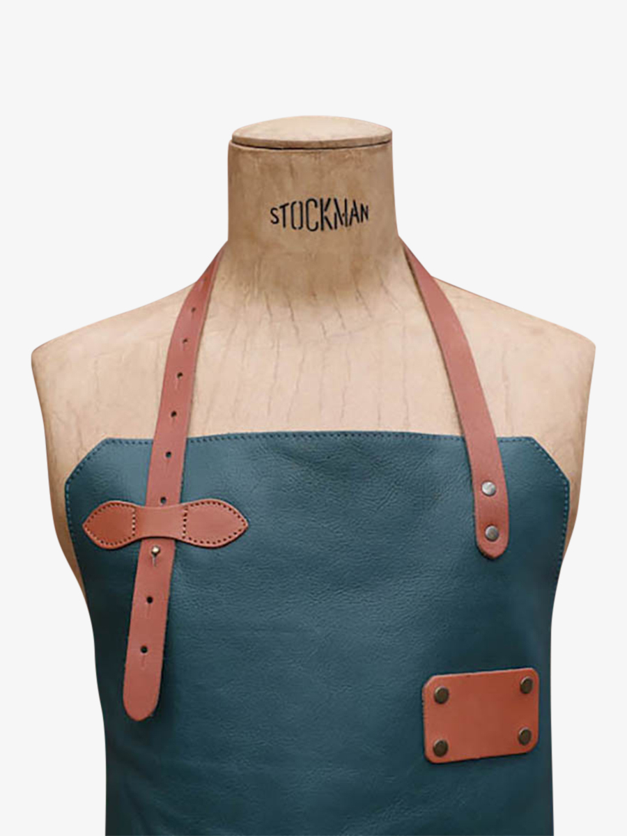 leather-apron-green-blue-front-view-picture-letablier-en-cuir-cobalt-paul-marius-3760125338033