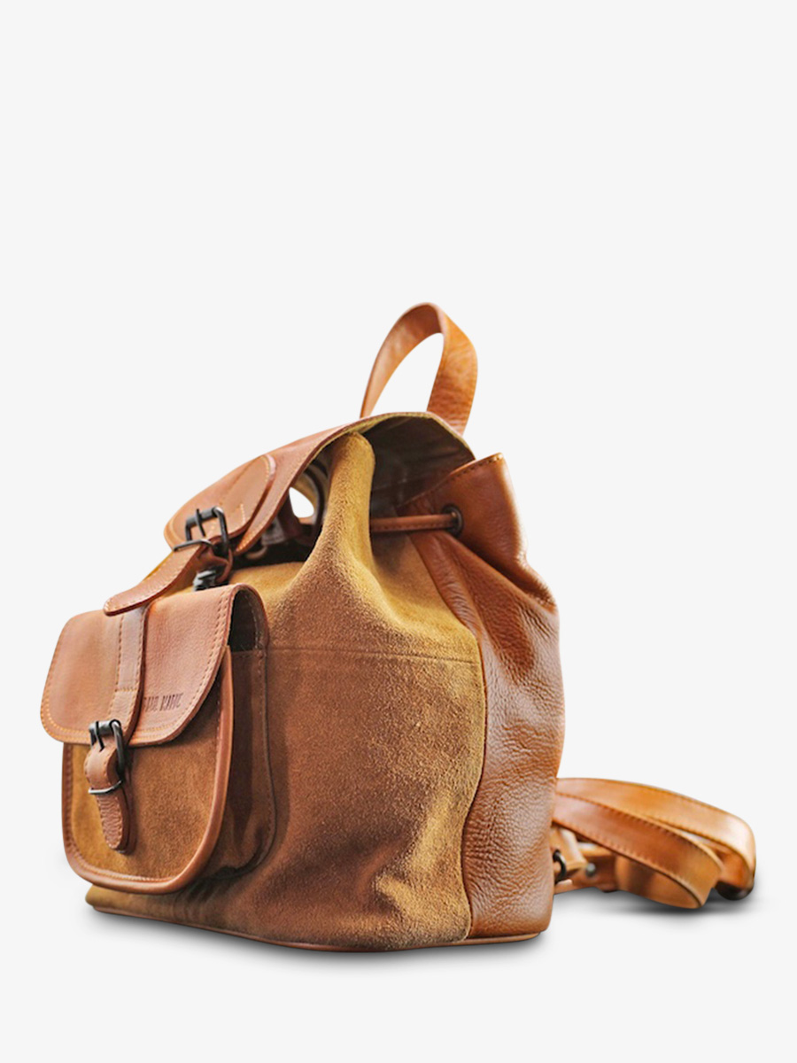 leather-backpak-for-woman-brown-side-view-picture-lebaroudeur-pampa-light-brown-caramel-paul-marius-3760125348988