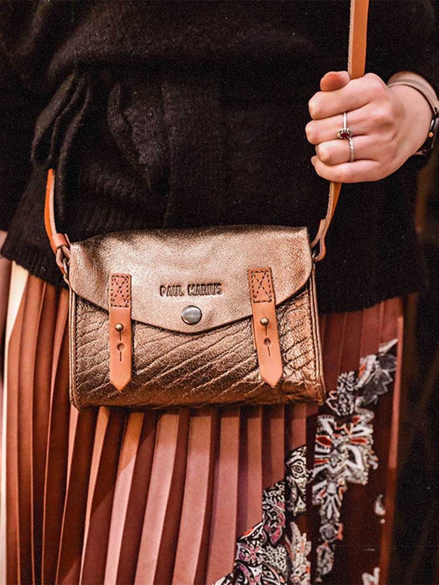 shoulder-bag-for-woman-copper-front-view-picture-le-mini-indispensable-copper-paul-marius-3760125336718