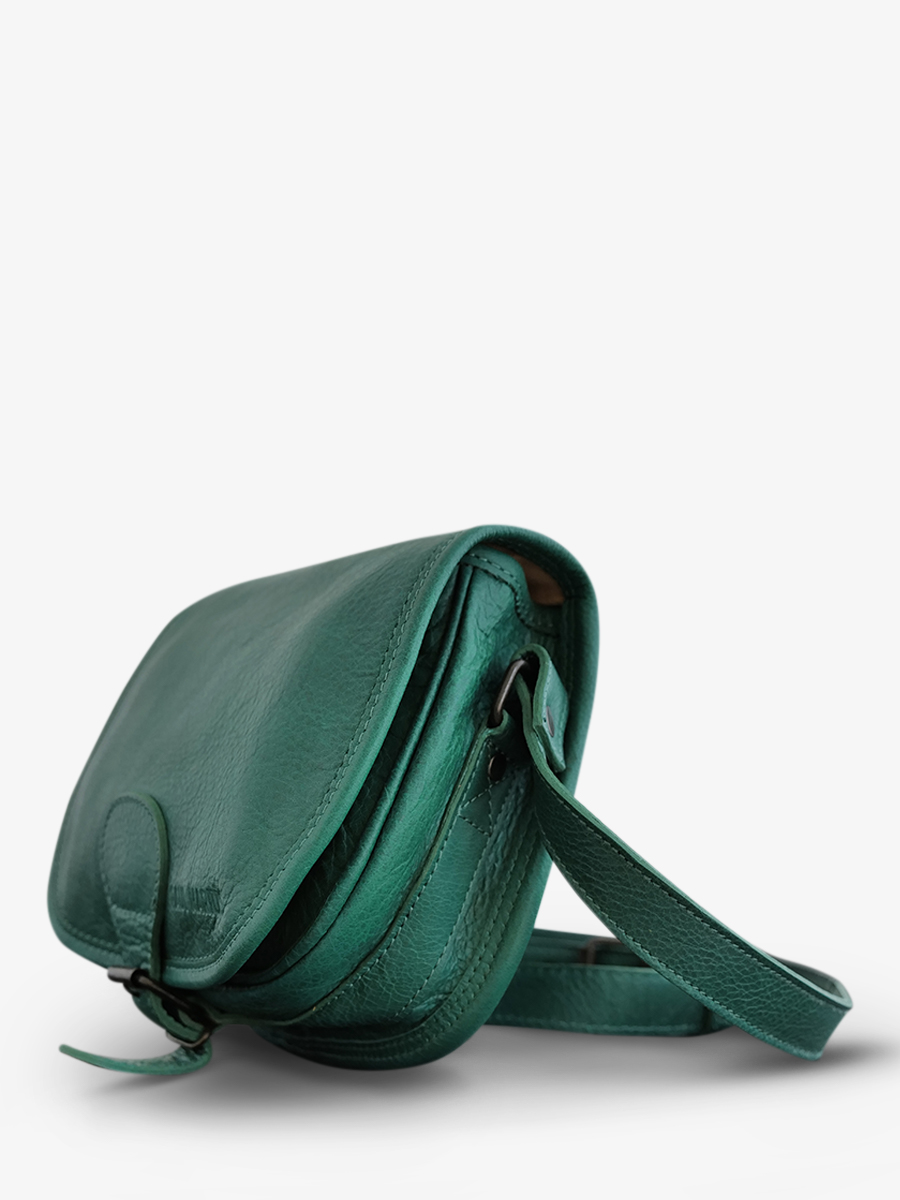 leather-shoulder-bag-for-woman-green-side-view-picture-lebohemien-emeraude-paul-marius-lebohemien
