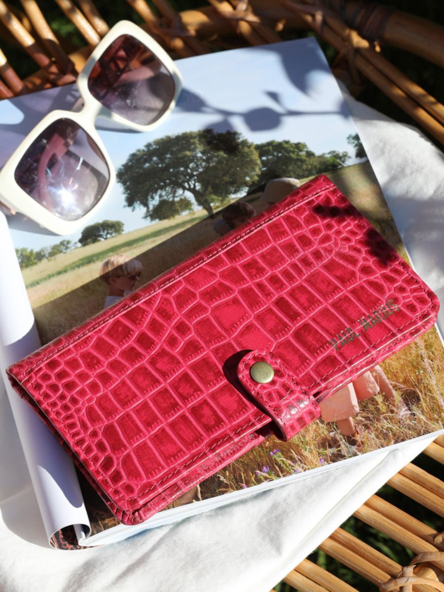 leather-wallet-woman-pink-matter-texture-leportefeuille-charlotte-n2-alligator-cocktail-tourmaline-paul-marius-3760125355795