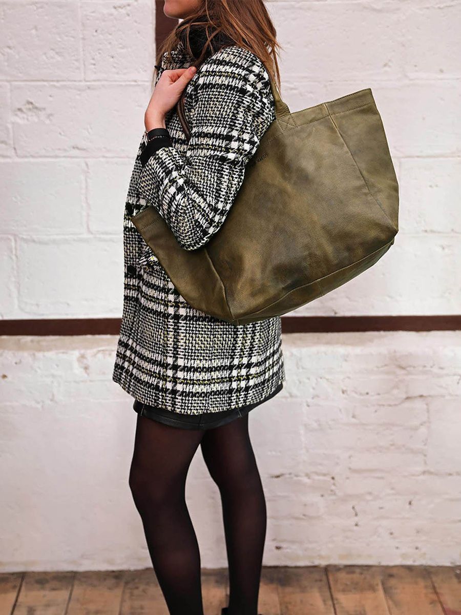 leather-hand-bag-for-woman-khaki-side-view-picture-monpartenaire--m-oily-khaki-paul-marius-3760125336350