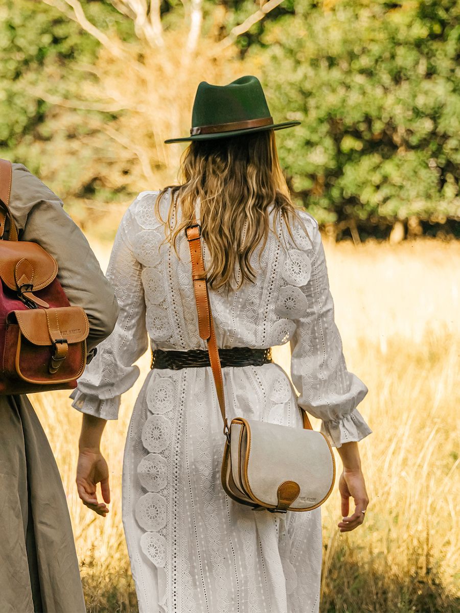 leather-shoulder-bag-for-woman-brown-beige-picture-parade-lebohemien-pampa-naturel-craie-beige-paul-marius-lebohemien