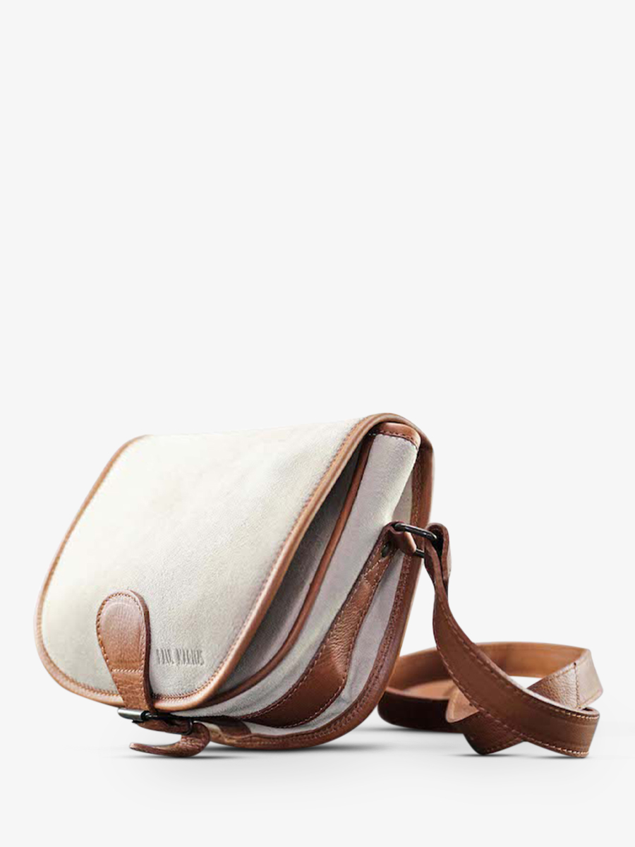 leather-shoulder-bag-for-woman-brown-beige-side-view-picture-lebohemien-pampa-naturel-craie-beige-paul-marius-lebohemien