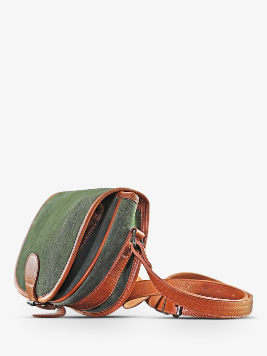 leather-shoulder-bag-for-woman-brown-green-side-view-picture-lebohemien-pampa-naturel-vert-forêt-green-paul-marius-lebohemien