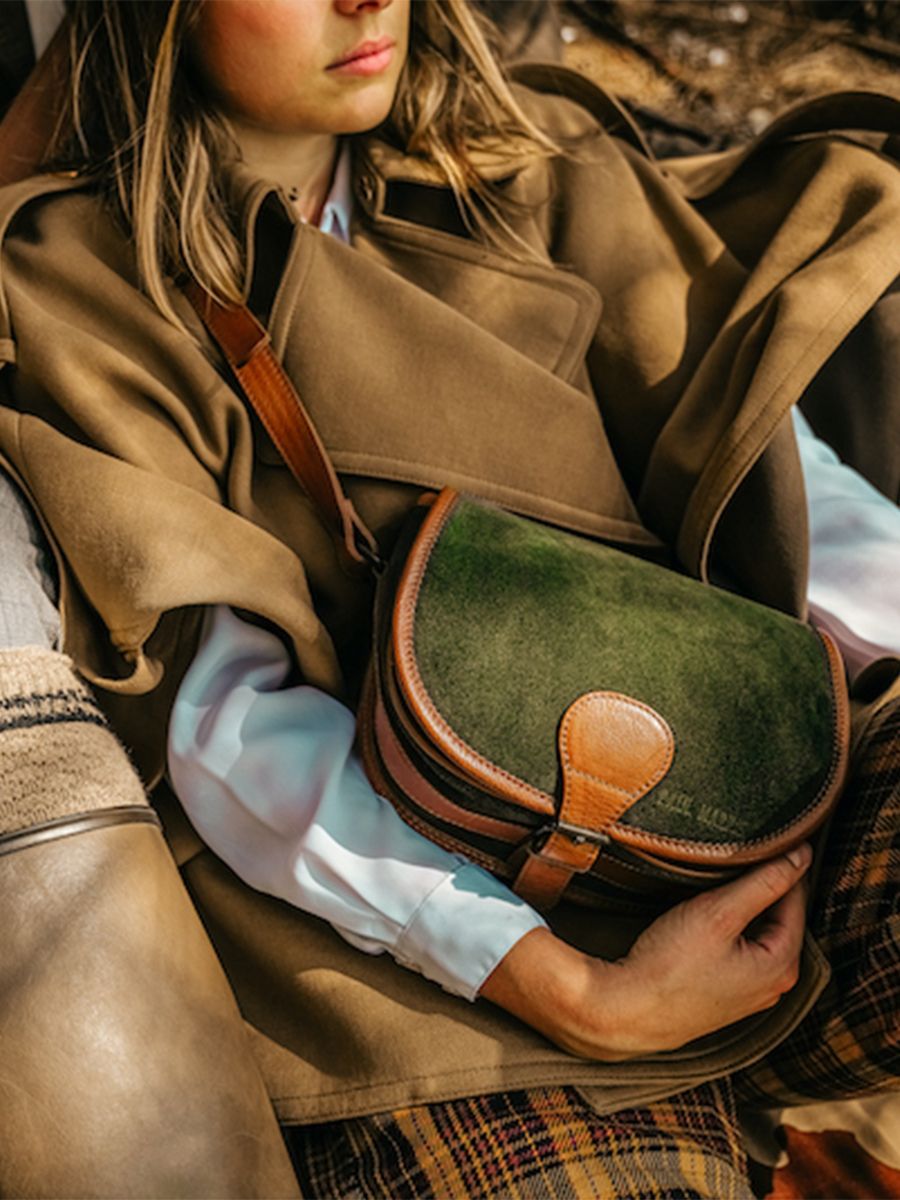 leather-shoulder-bag-for-woman-brown-green-picture-parade-lebohemien-pampa-naturel-vert-forêt-green-paul-marius-lebohemien