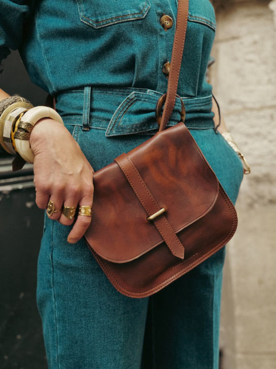 leather-shoulder-bag-for-woman-brown-rear-view-picture-lagibeciere-oiled-brown-paul-marius-3760125355450