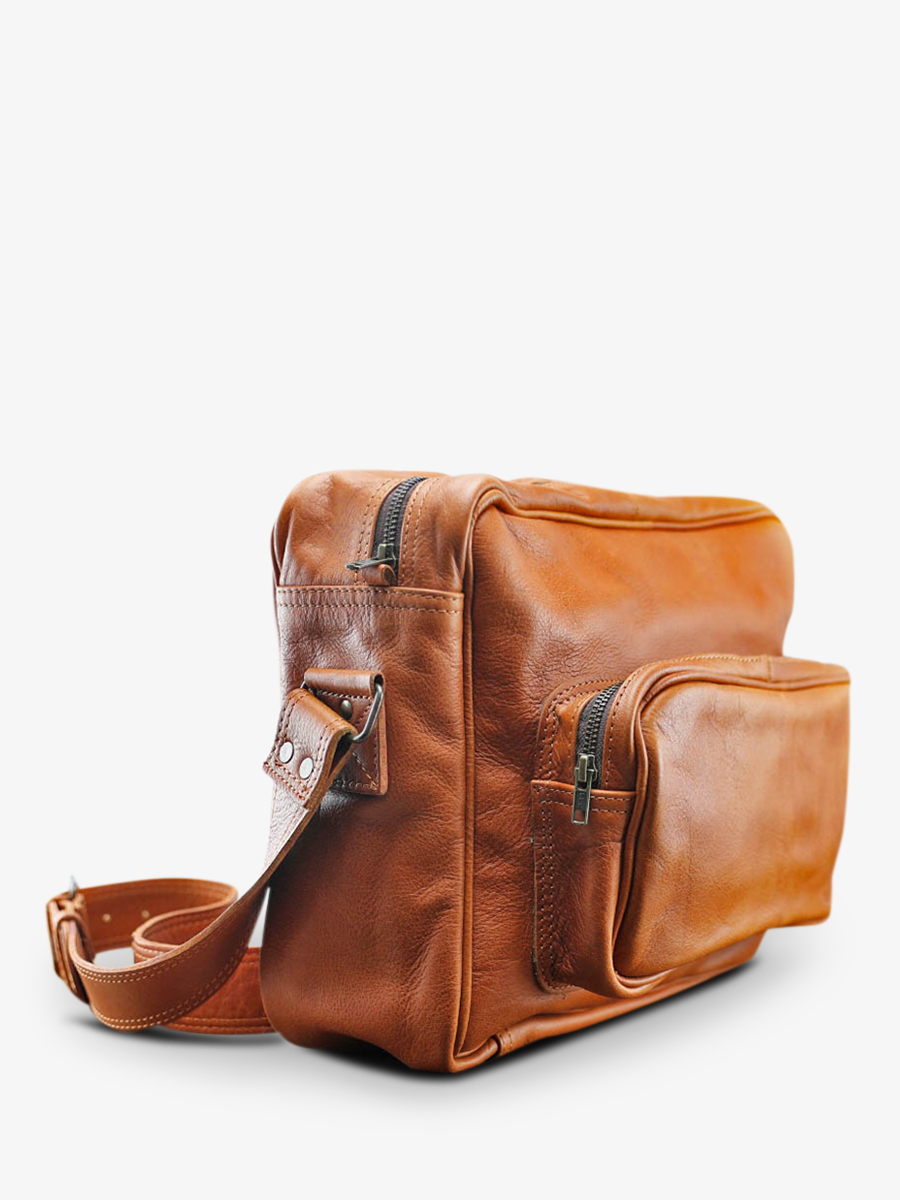leather-document-holder-for-men-brown-side-view-picture-leretro-light-brown-paul-marius-3760125335834