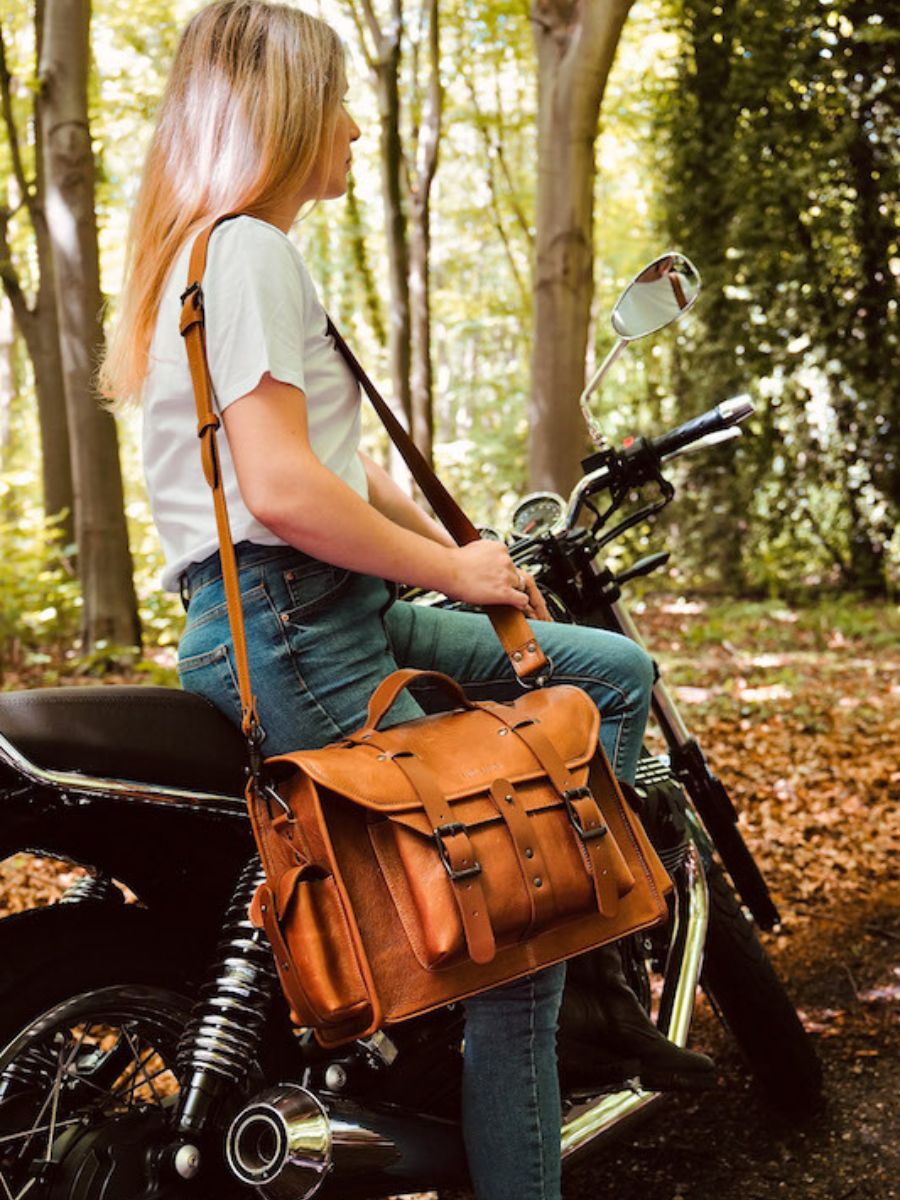 vintage-leather-motorbike-bag-brown-matter-texture-lenomade-m-oil-light-brown-paul-marius-3760125348612