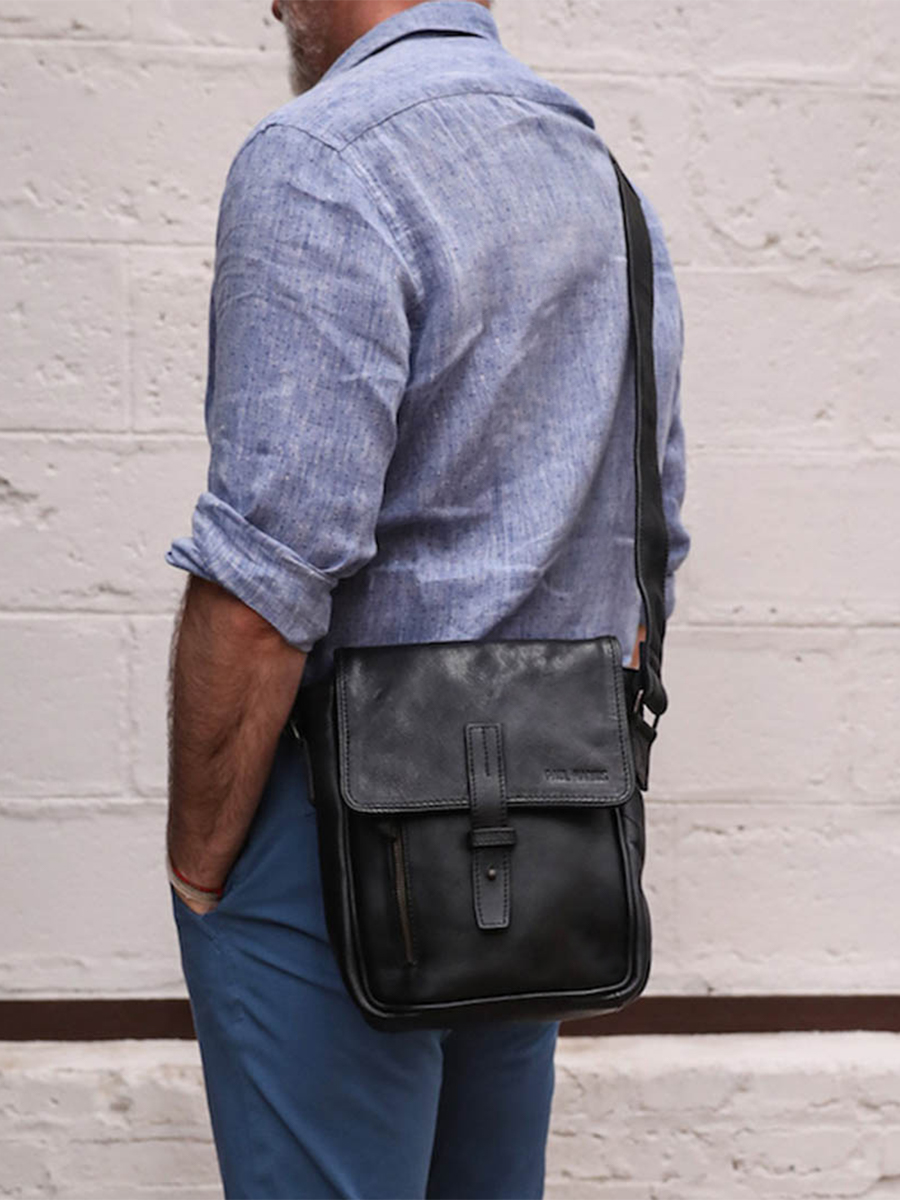 shoulder-bags-for-men-multicoloured-black-picture-parade-laventurier-oily-black-paul-marius-3760125337852