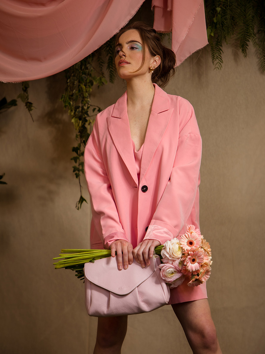 pink-leather-cross-body-bag-for-women-suzon-m-pastel-blush-paul-marius-front-view-picture-w25m-pt-pi